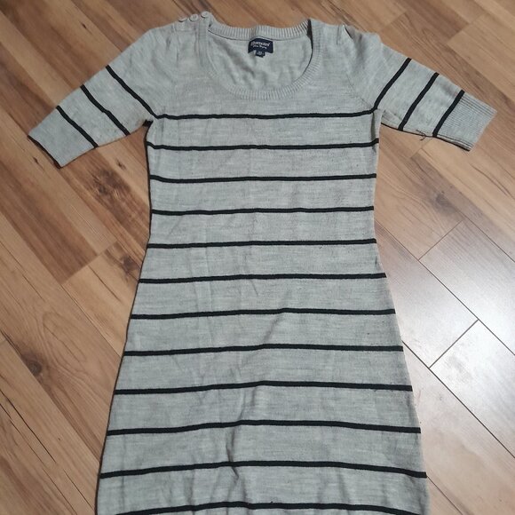 Women's short sleeve sweater dress - Picture 1 of 2